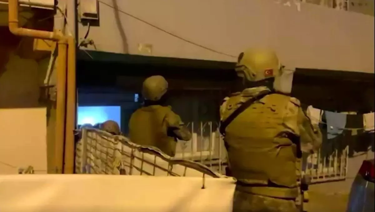 İstanbul'da DEAŞ Bağlantılı 11 Şüpheli Yakalandı