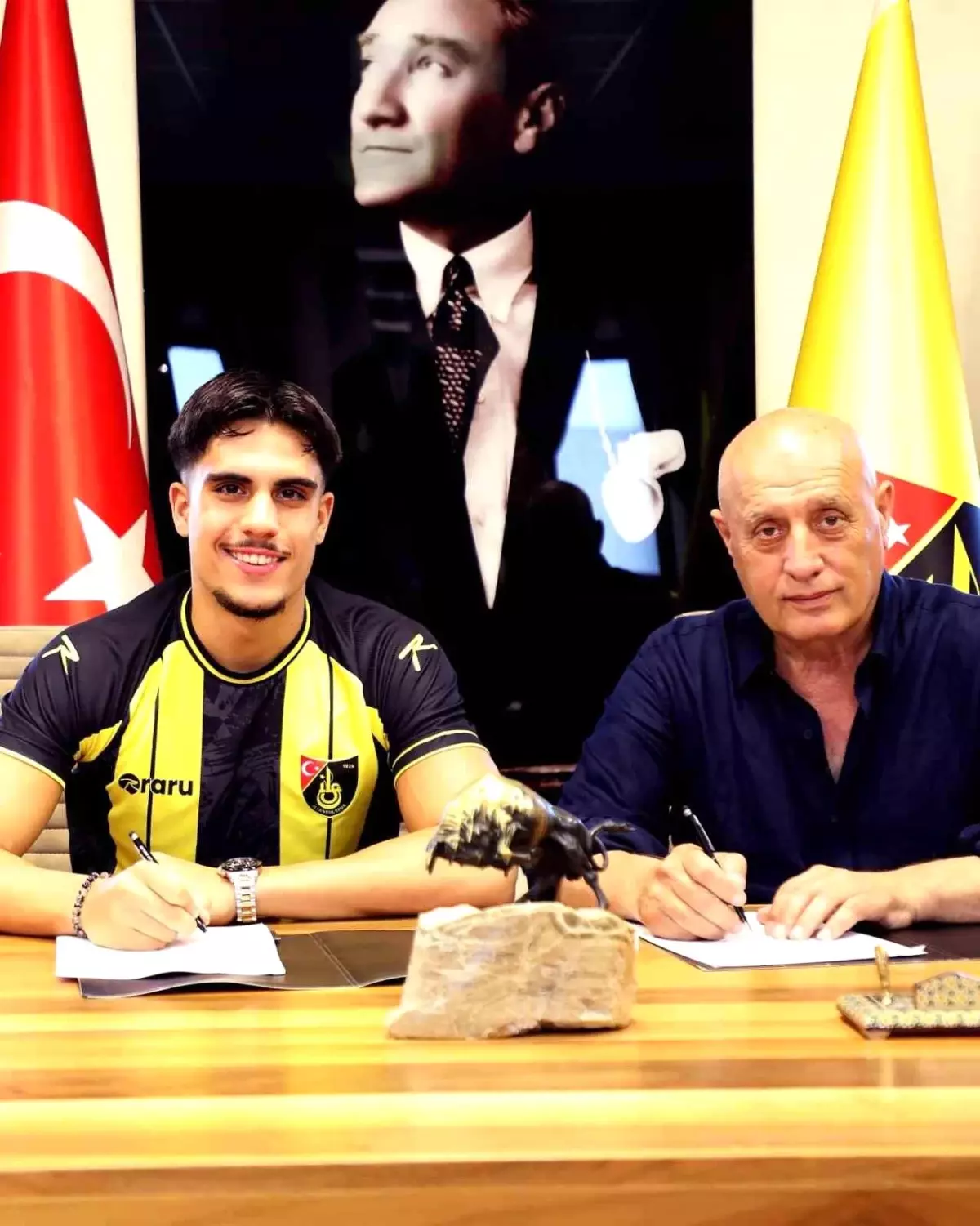 İstanbulspor, İzzet Ali Erdal ile 5 Yıllık Sözleşme İmzaladı