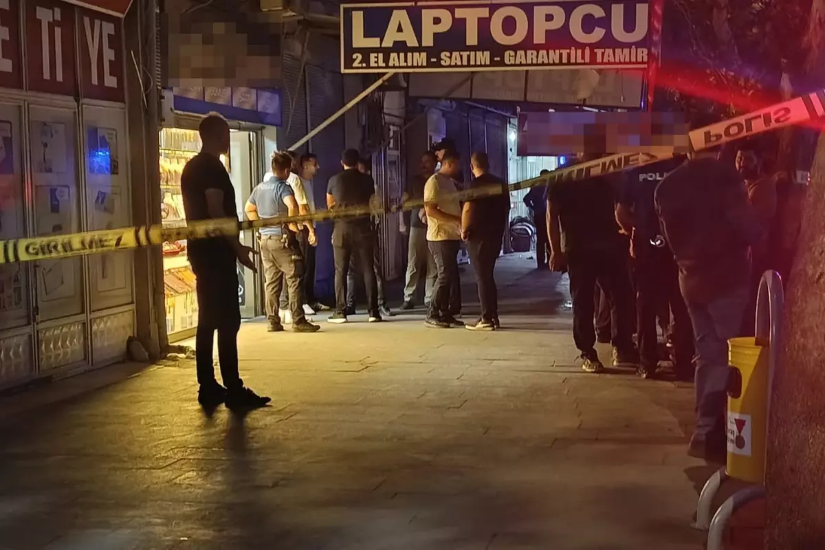Kan donduran cinayet! Karısını yemek yediği sırada başından vurdu