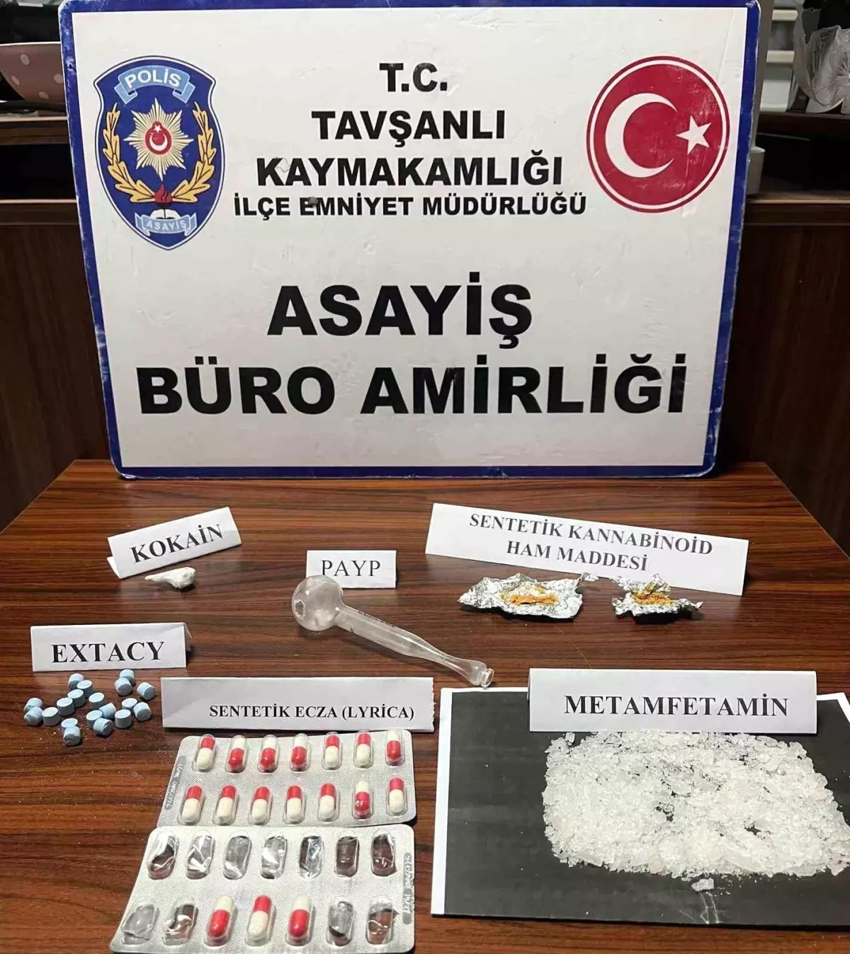 Kütahya'da Uyuşturucu Ticareti Yapan İki Şüpheli Tutuklandı