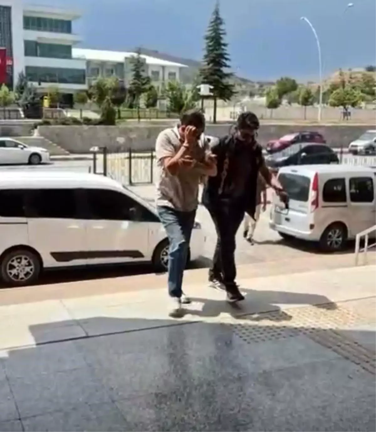 Çankırı'da Lokanta İşletmecisi Baba ve Oğlu Hırsızlıktan Tutuklandı