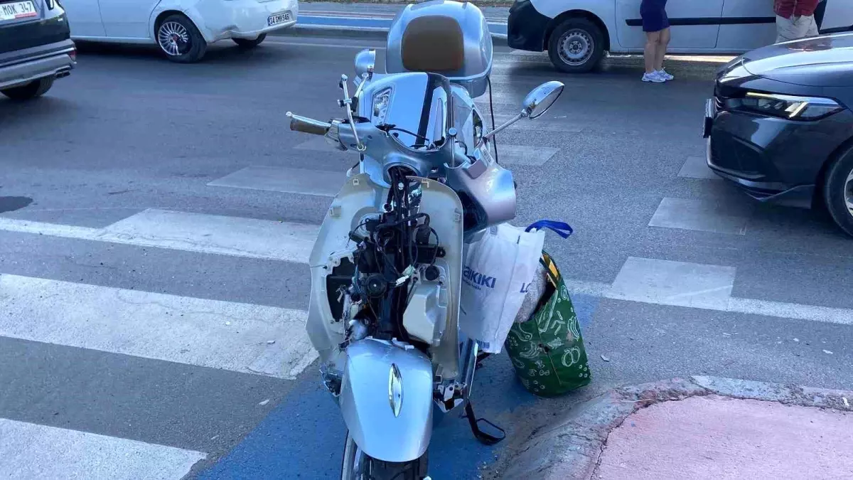 Kartepe'de Motosiklet Kazası: Sürücü Ağır Yaralı