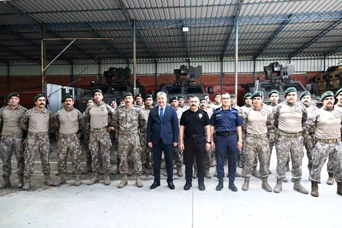 Osmaniye'de Özel Harekat Polisleri Suriye'ye Uğurlandı