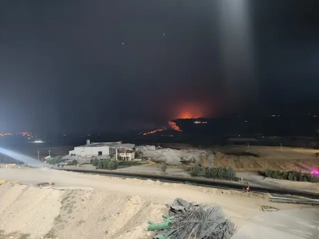 The fire spreading from Sakarya to Bilecik is growing! The gas station has been evacuated