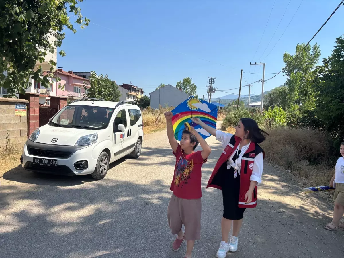 Uçurtma Yaparken Yaralanan Baba, Oğluna Uçurtma Hediye Edildi