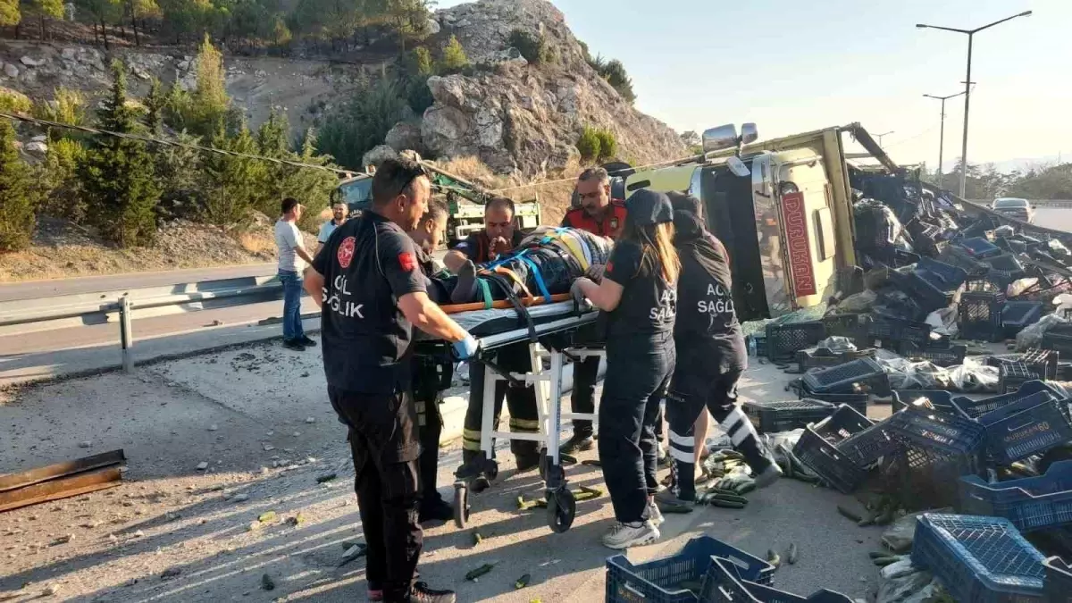 Burdur-Fethiye Karayolunda Kamyon Devrildi: 1 Yaralı