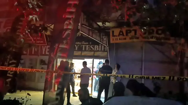 Kan donduran cinayet! Karısını yemek yediği sırada başından vurdu