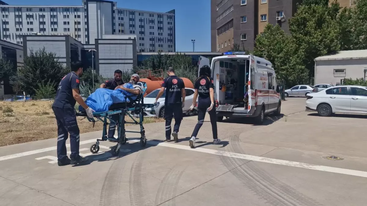 Diyarbakır'da inme geçiren 67 yaşındaki adam ambulans helikopterle hastaneye kaldırıldı