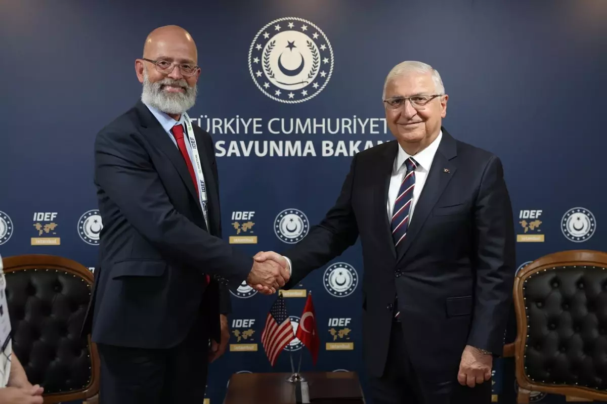 Bakan Yaşar Güler, IDEF 2025 Fuarı'nda Önemli Görüşmeler Gerçekleştirdi