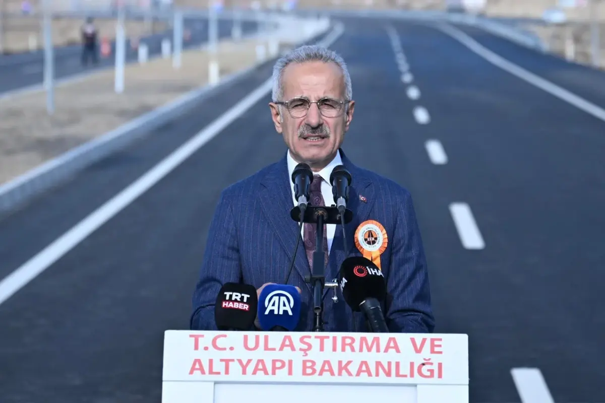 Bakan Uraloğlu duyurdu: 2,5 saatlik yol 36 dakikaya iniyor
