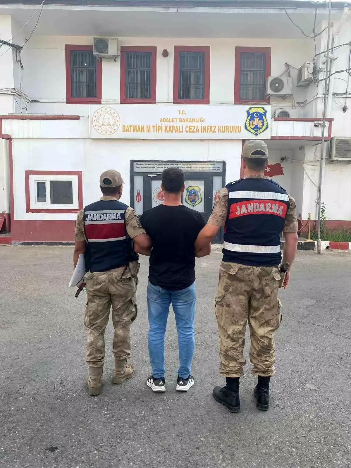 Uyuşturucu Ticareti Suçundan Aranan Zanlı Batman'da Yakalandı