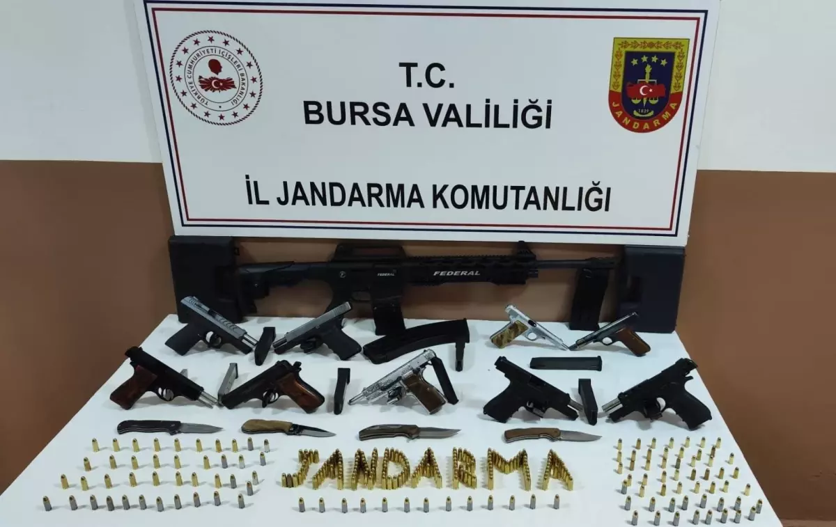 İnegöl'de Ruhsatsız Silah Operasyonu: 2 Gözaltı