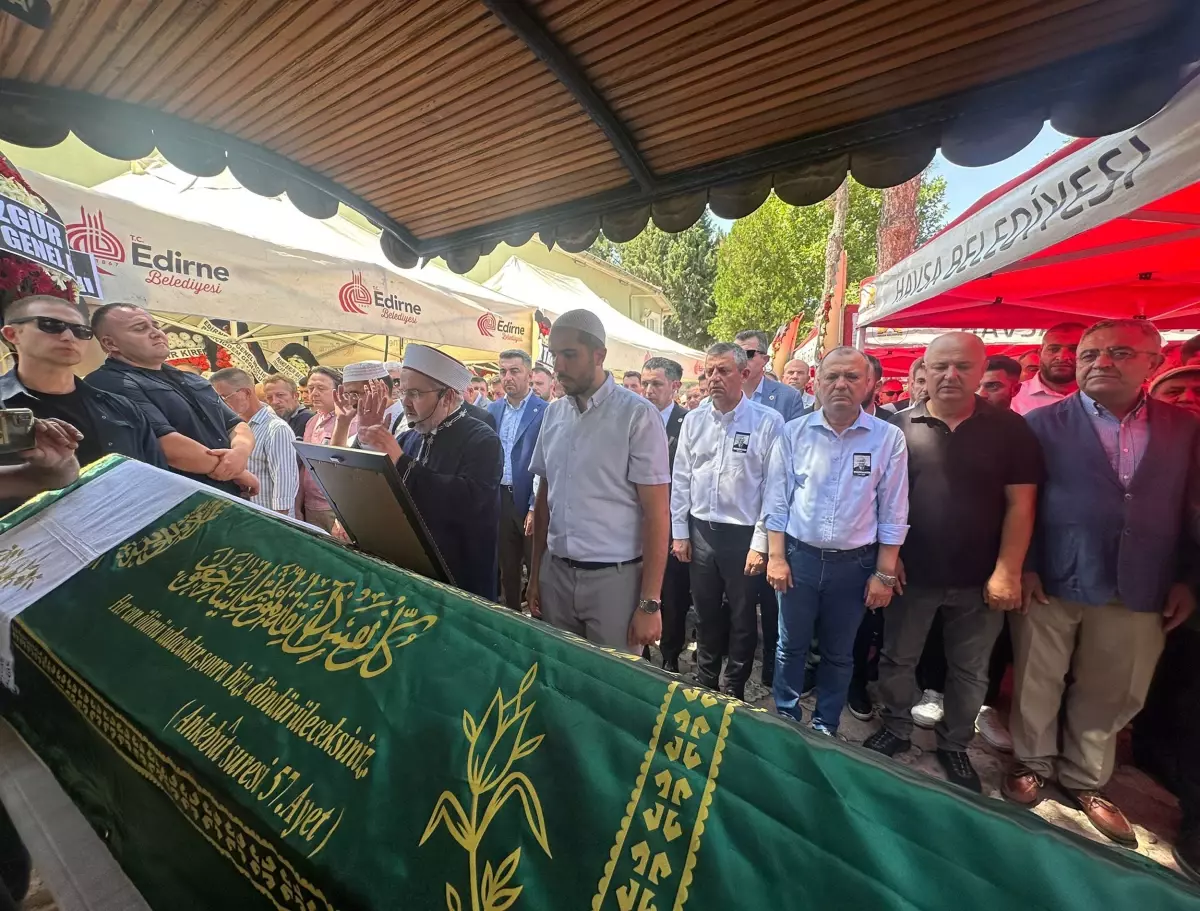 CHP Genel Başkanı Özgür Özel, Muharrem Aygun'un Cenazesine Katıldı
