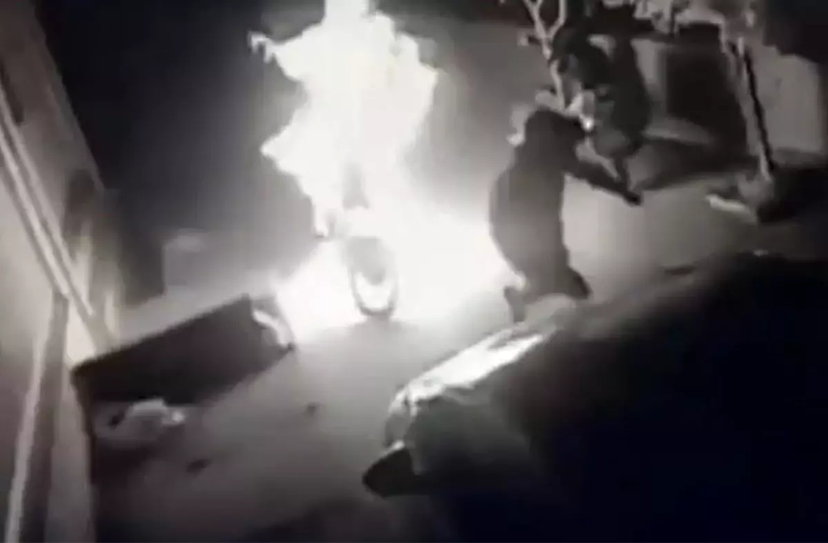 Çanakkale'de Motosiklet Kundaklama Olayı: 3 Kişi Tutuklandı