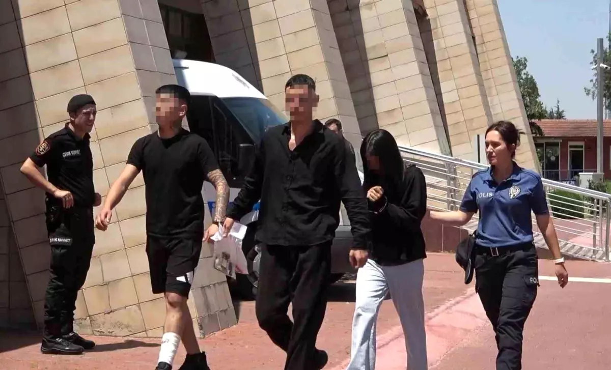 Isparta'da Yan Bakma Nedeniyle Silahlı Kavga: 3 Yaralı ve 2 Tutuklama