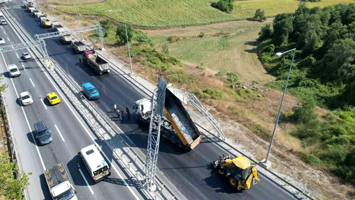 Arnavutköy'de Asfalt Dökümü Sonrası İlginç Kaza