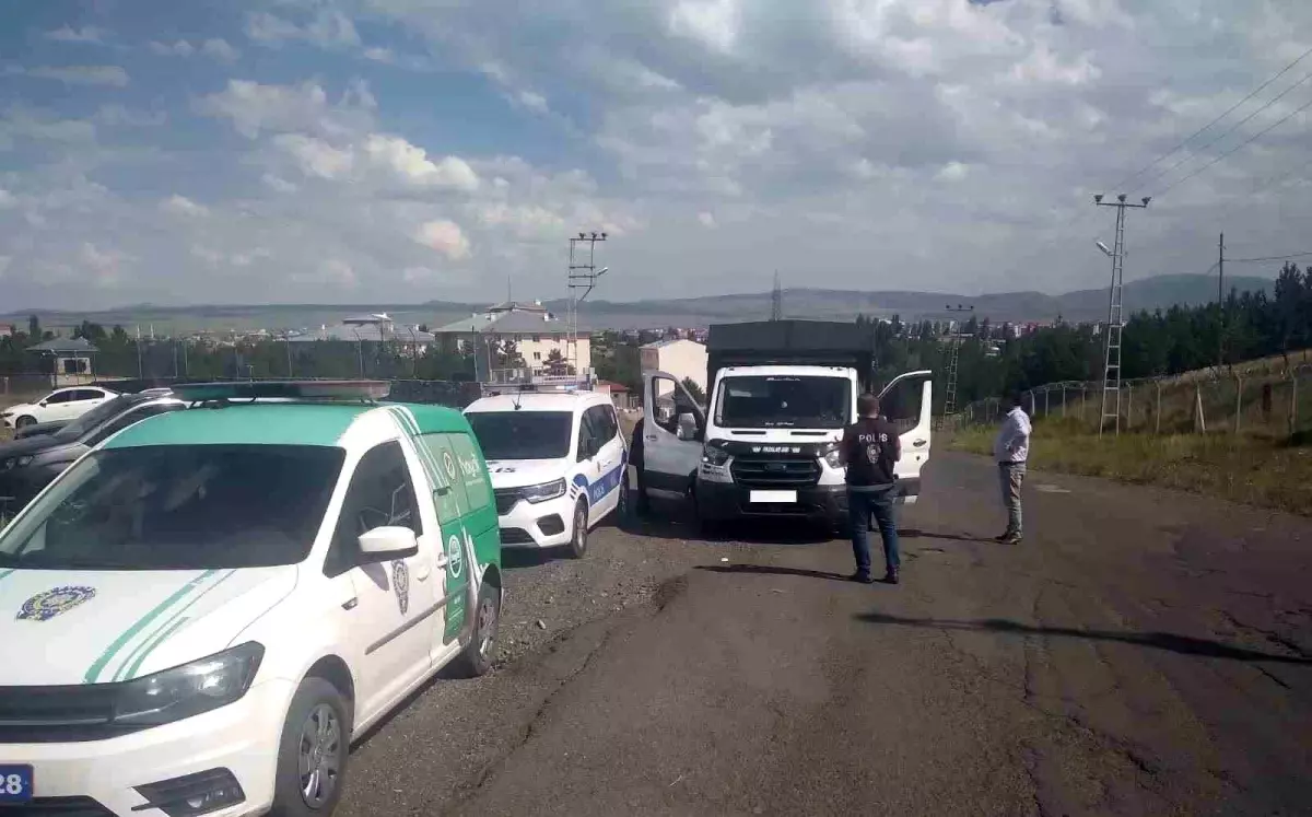 Kars'ta Emniyet Uygulamaları Sürüyor: Trafik ve Asayiş Denetimleri Artırıldı