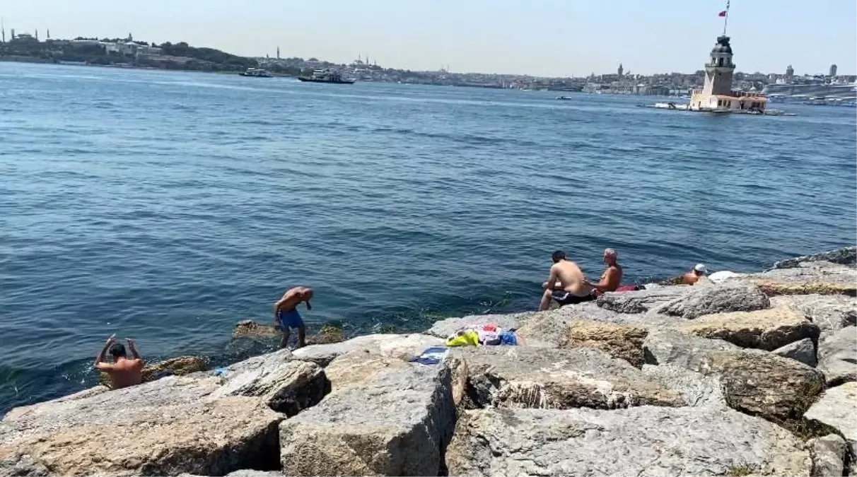İstanbul'da Kavurucu Sıcaklar Denize Akın Ettirdi