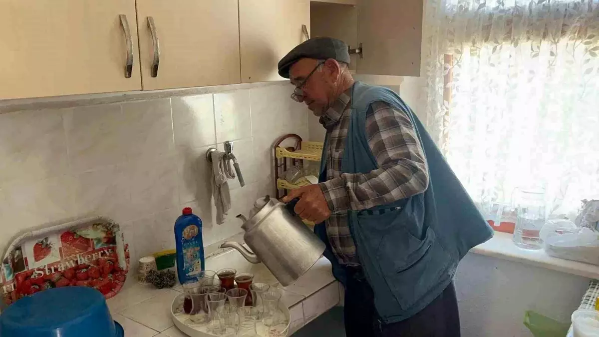 Eskişehir'de Yangına Müdahale Devam Ediyor, Köylüler Ekipleri Destekliyor
