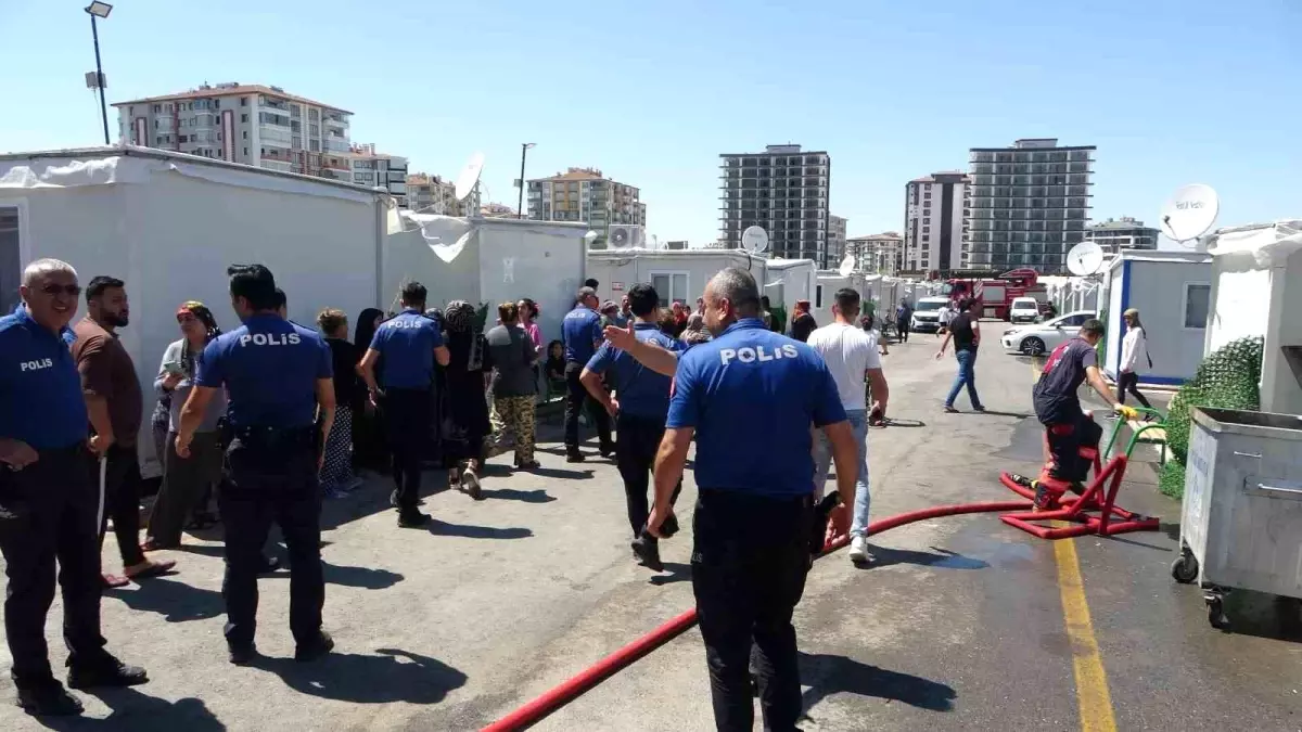 Malatya'da Konteyner Kentte Yangın Paniği