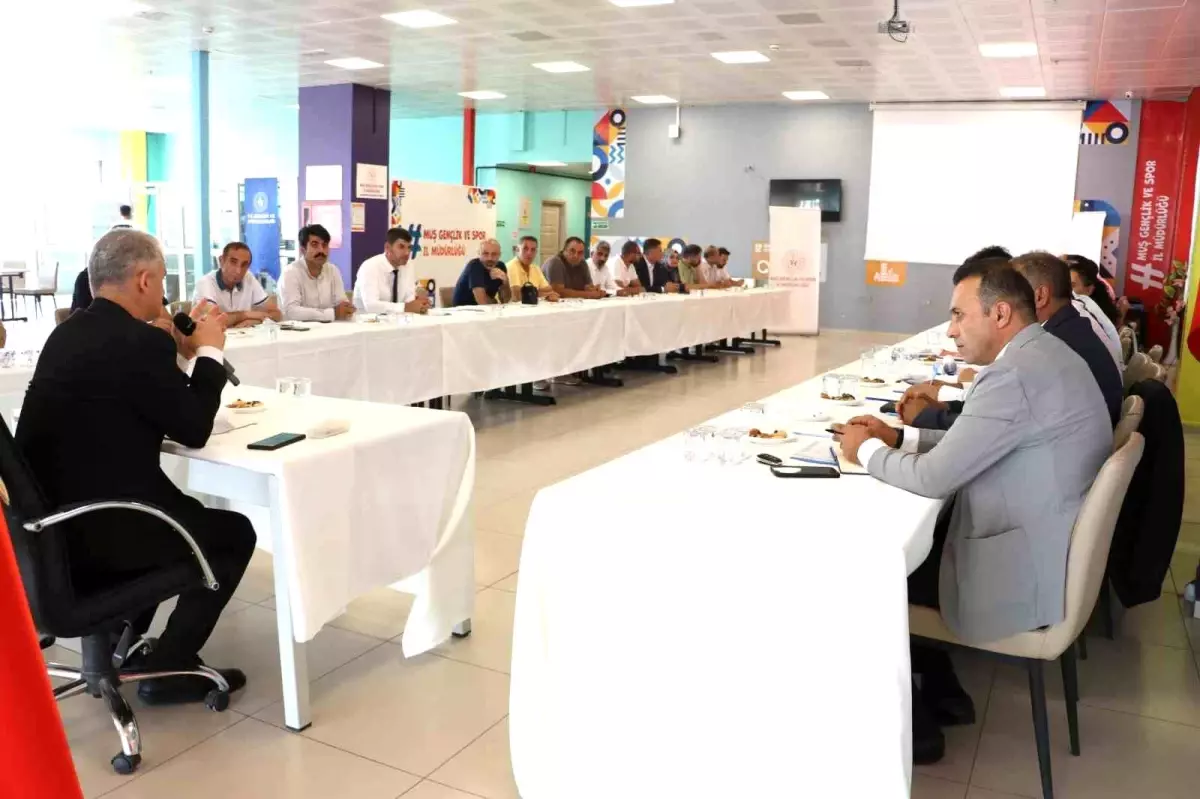 Muş'ta Gençlik ve Spor Tesislerin Verimli Kullanımı İçin Toplantı Düzenlendi