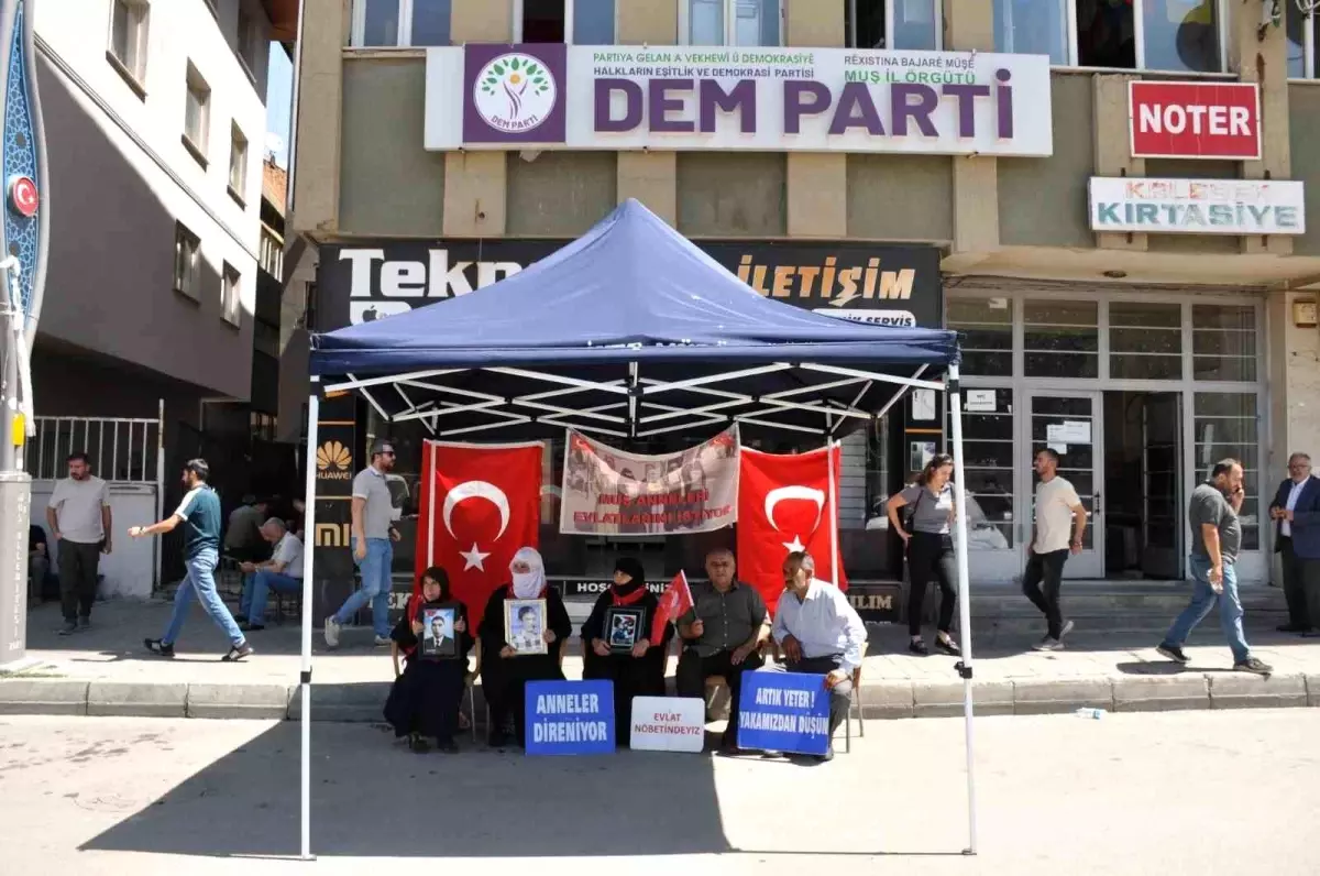 Muş'ta Aileler, Çocuklarının İadesi İçin Eylemde