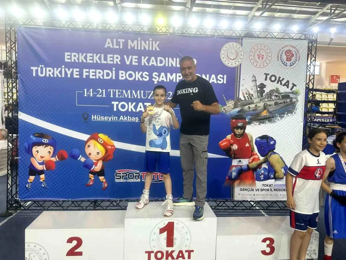 Niğdeli Minik Boksörler Türkiye Şampiyonası'nda Başarı Elde Etti