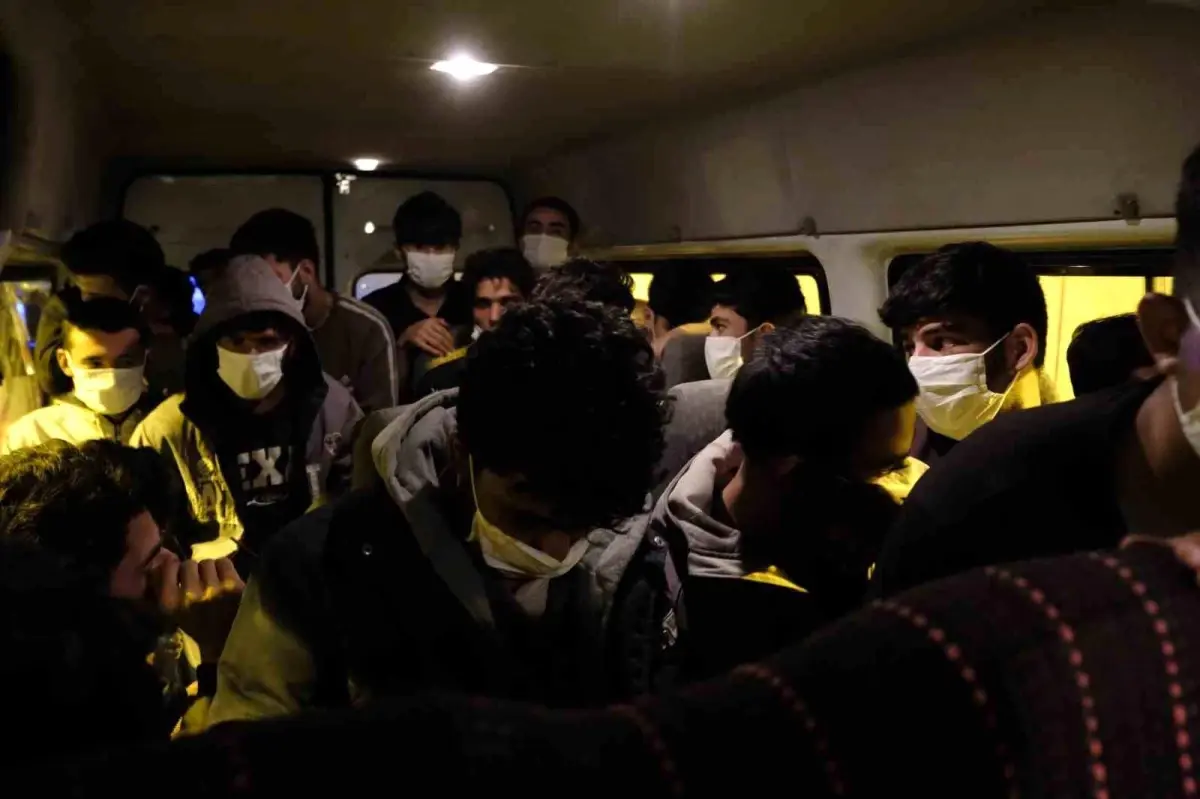 Erzincan'da Kaçak Göçmen Operasyonu: 24 Afgan ve 2 Organizör Yakalandı