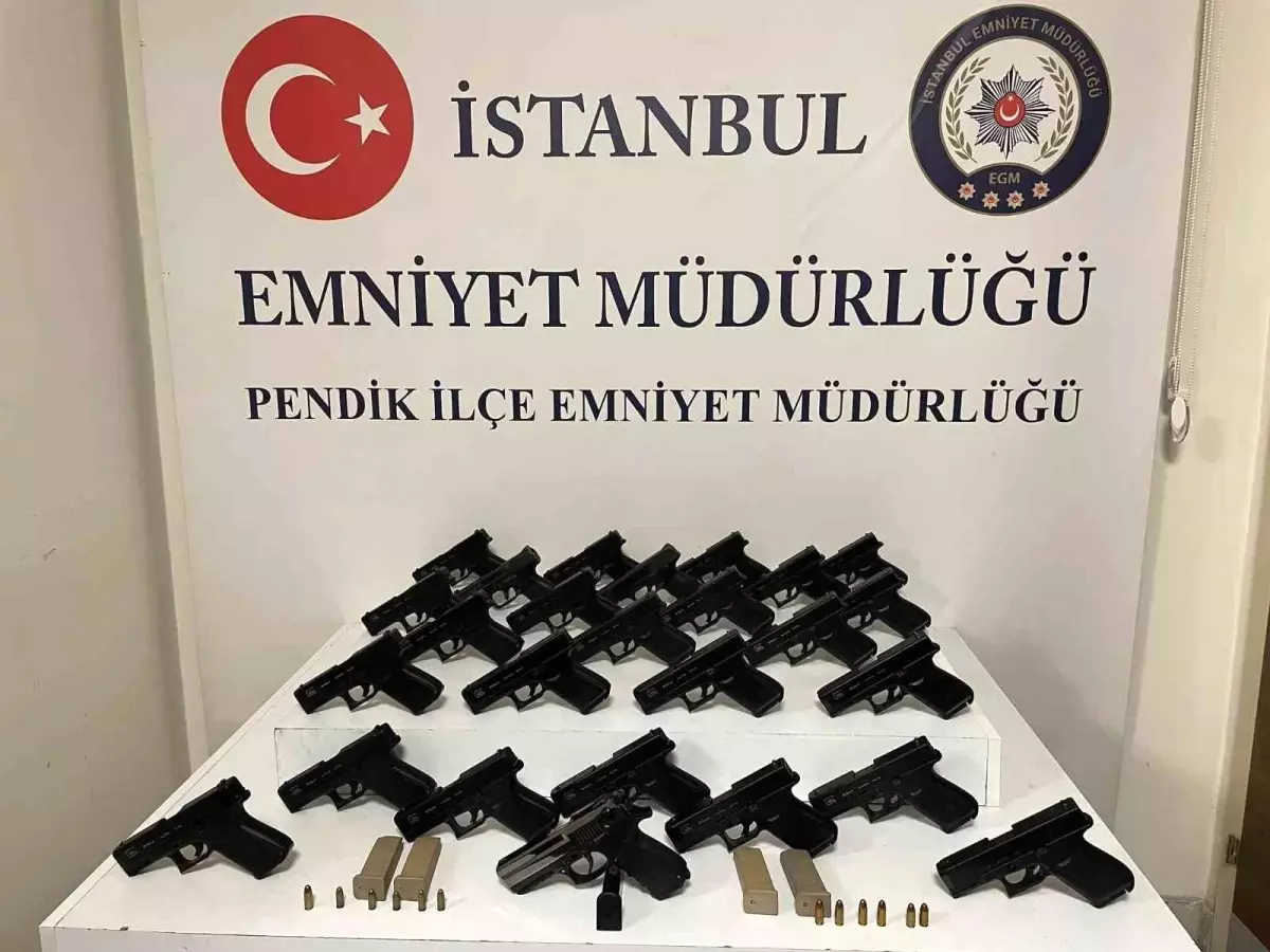 Pendik'te Silah Ticareti Operasyonu: 26 Ruhsatsız Tabanca Ele Geçirildi