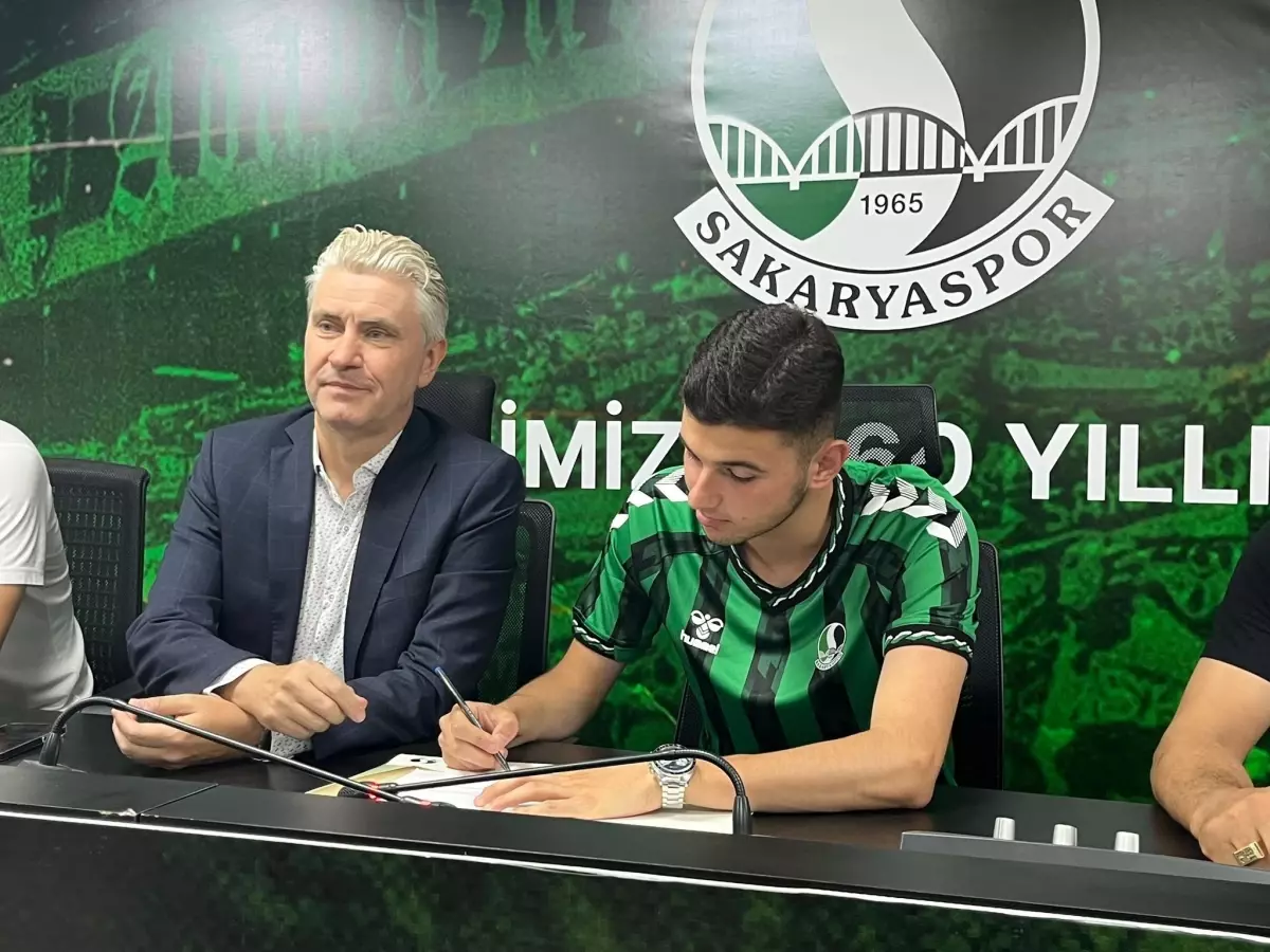 Sakaryaspor, Genç Yıldız Abdurrahman Bayram ve Tecrübeli Forvet Lukasz Zwolinski ile Anlaştı