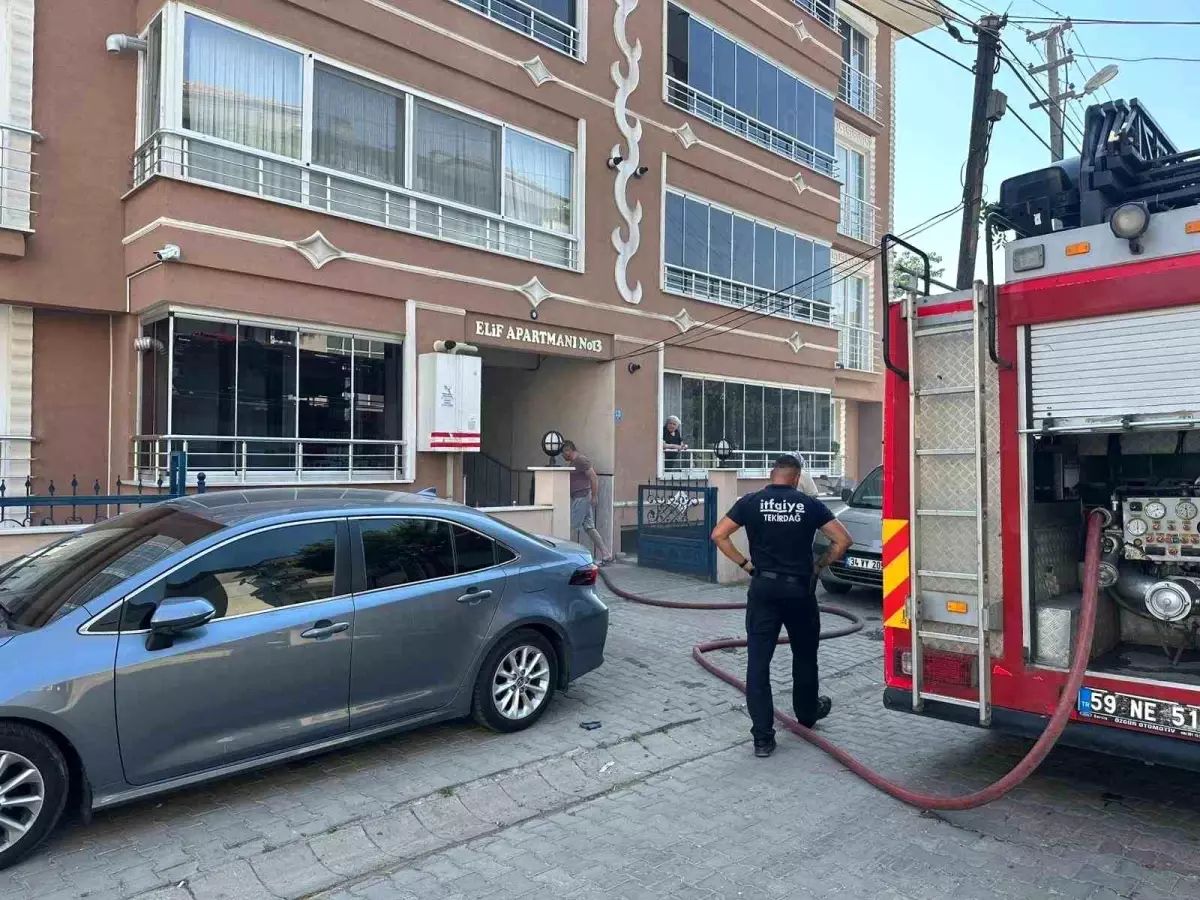Tekirdağ'da Bir Apartmanda Yangın Paniği