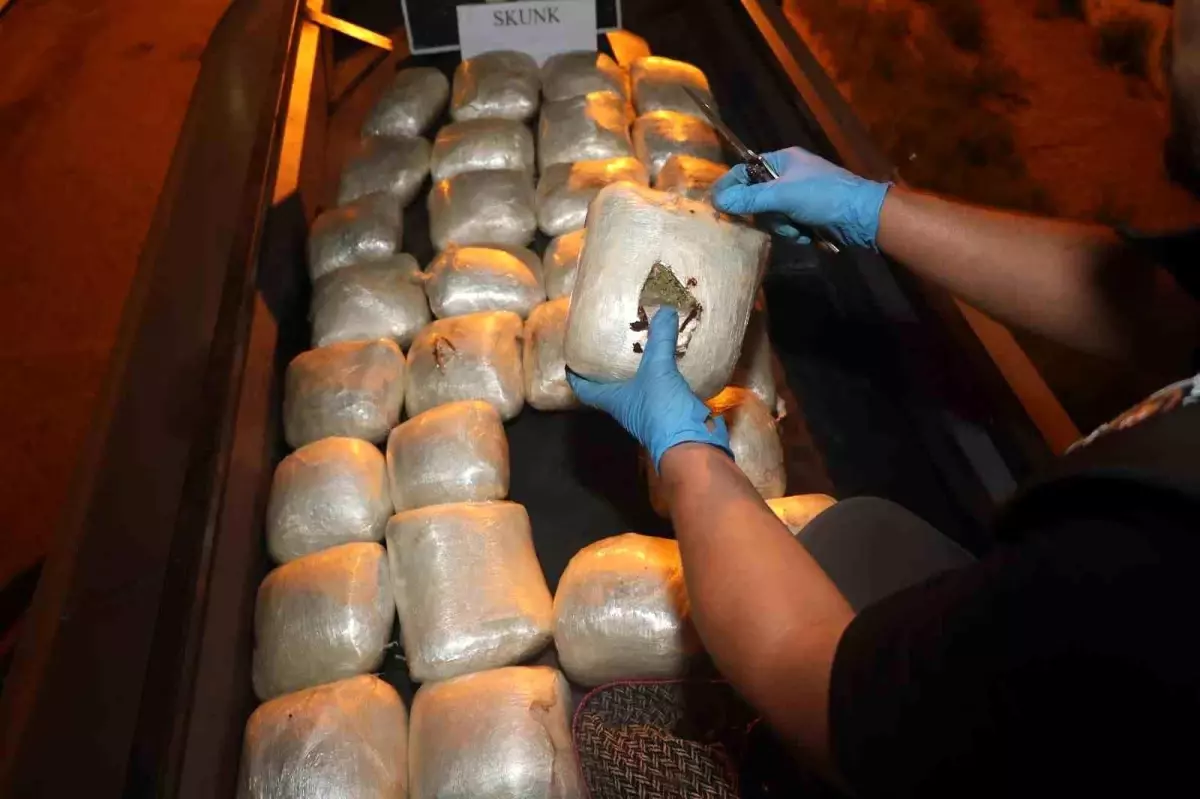 Mersin'de Yakıt Tankerinde 21,5 Kilo Skunk Ele Geçirildi