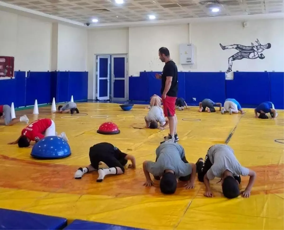 Muş'ta Yaz Spor Okulları ile Güreş Antrenmanları Büyük İlgi Görüyor