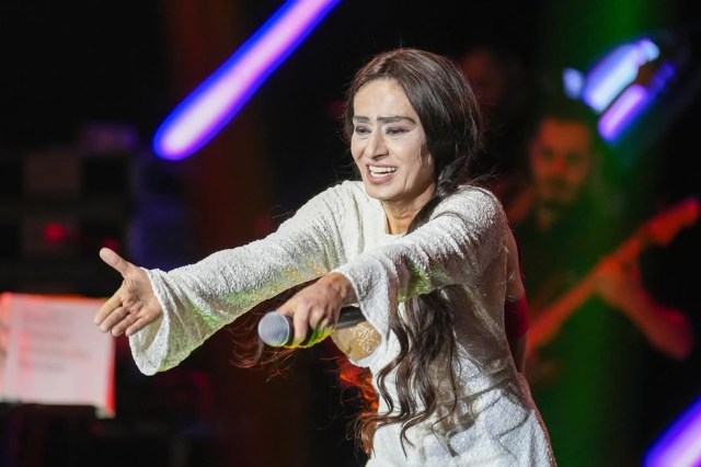 Yıldız Tilbe hastalığını sahnede ilk kez açıkladı: Mikrofon tutmam bile yasak Yıldız Tilbe hastalığını sahnede ilk kez açıkladı: Mikrofon tutmam bile yasak