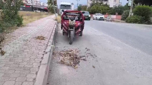 Yol kenarında oğlunu defalarca bıçaklayarak öldürdü