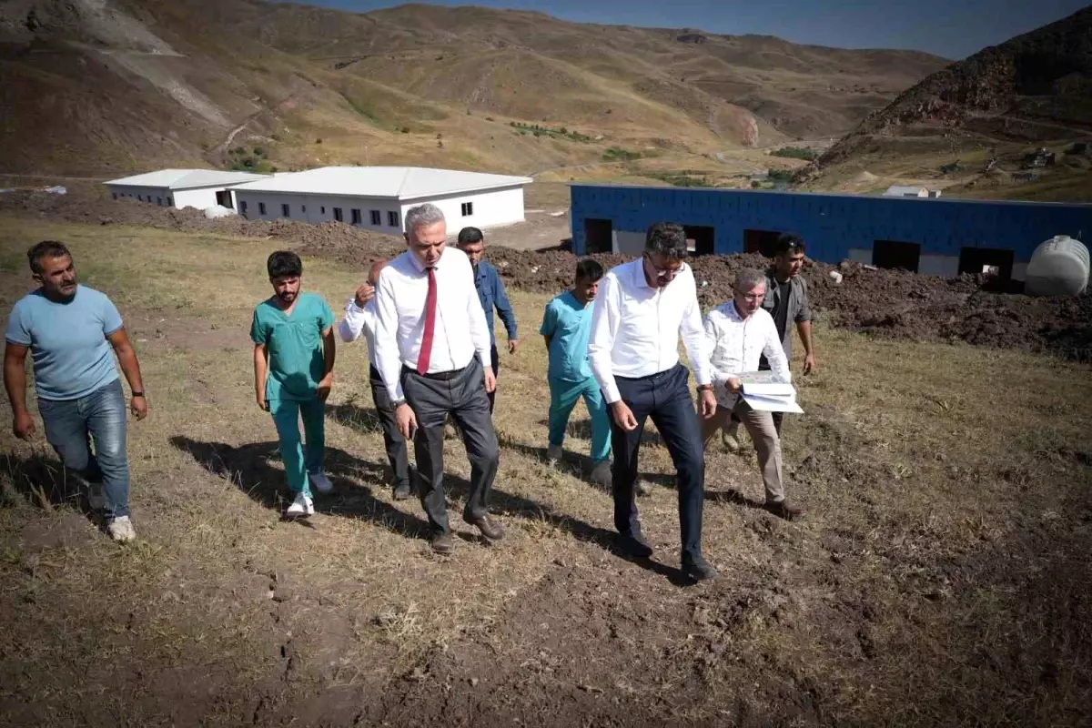 Hakkari Valisi Sokak Hayvanları Barınağını Ziyaret Ederek İyileştirme Çalışmalarını İnceledi