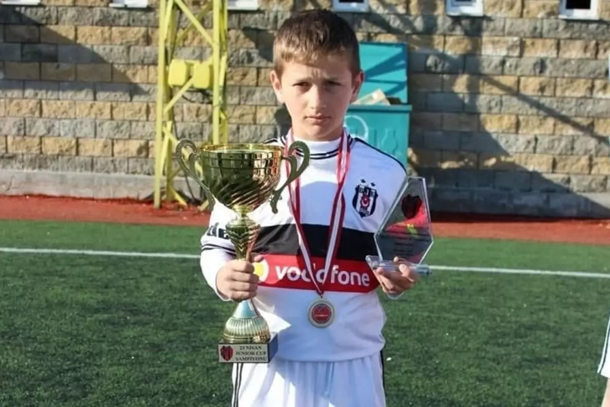 10 yaşında geldiği Beşiktaş'a veda ediyor