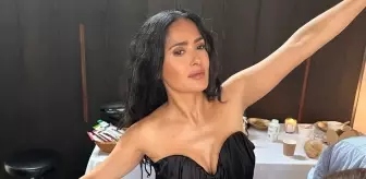 58 yaşında ama gören 30 zannediyor! Salma Hayek'ten bikinili dans performansı