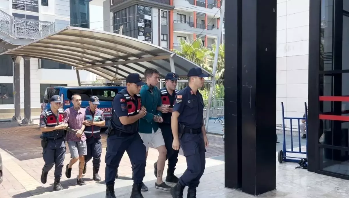 Alanya'da Bıçaklı Kavga: Bir Rus Vatandaşı Hayatını Kaybetti