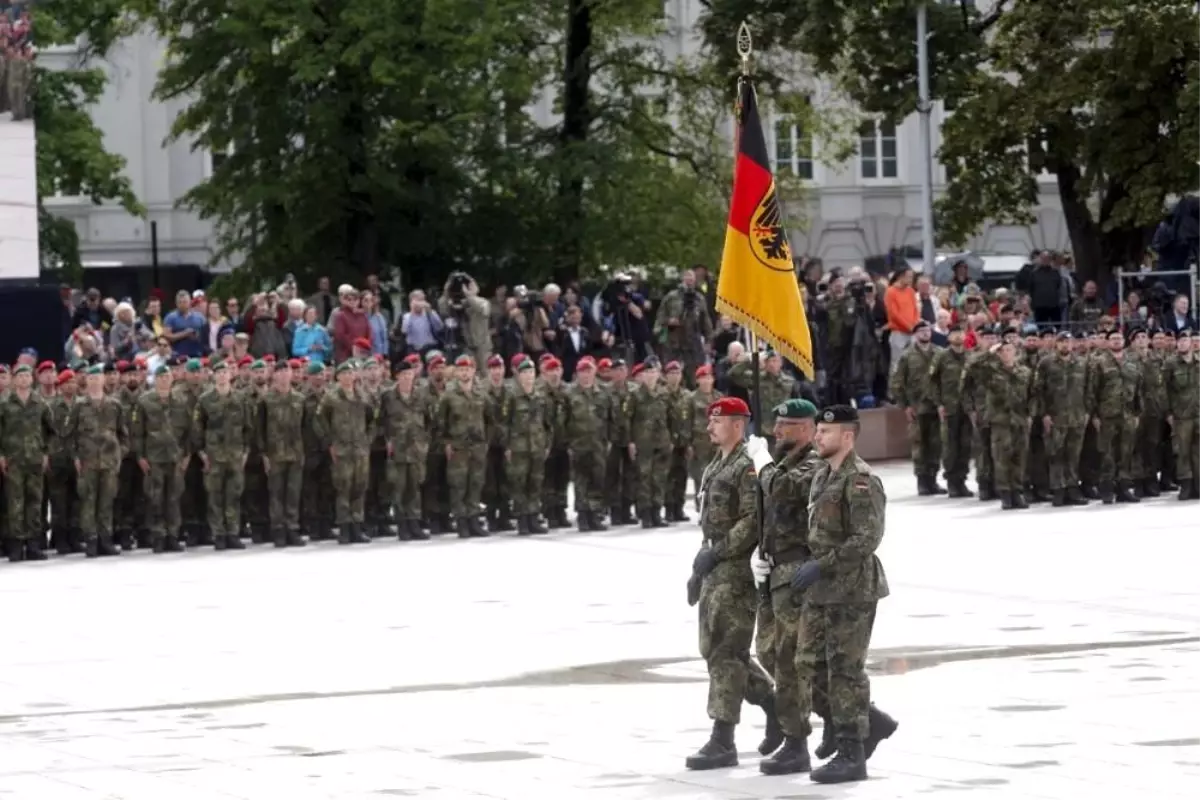 Almanya Zorunlu Askerlik Modeline Geçiş Yapacak