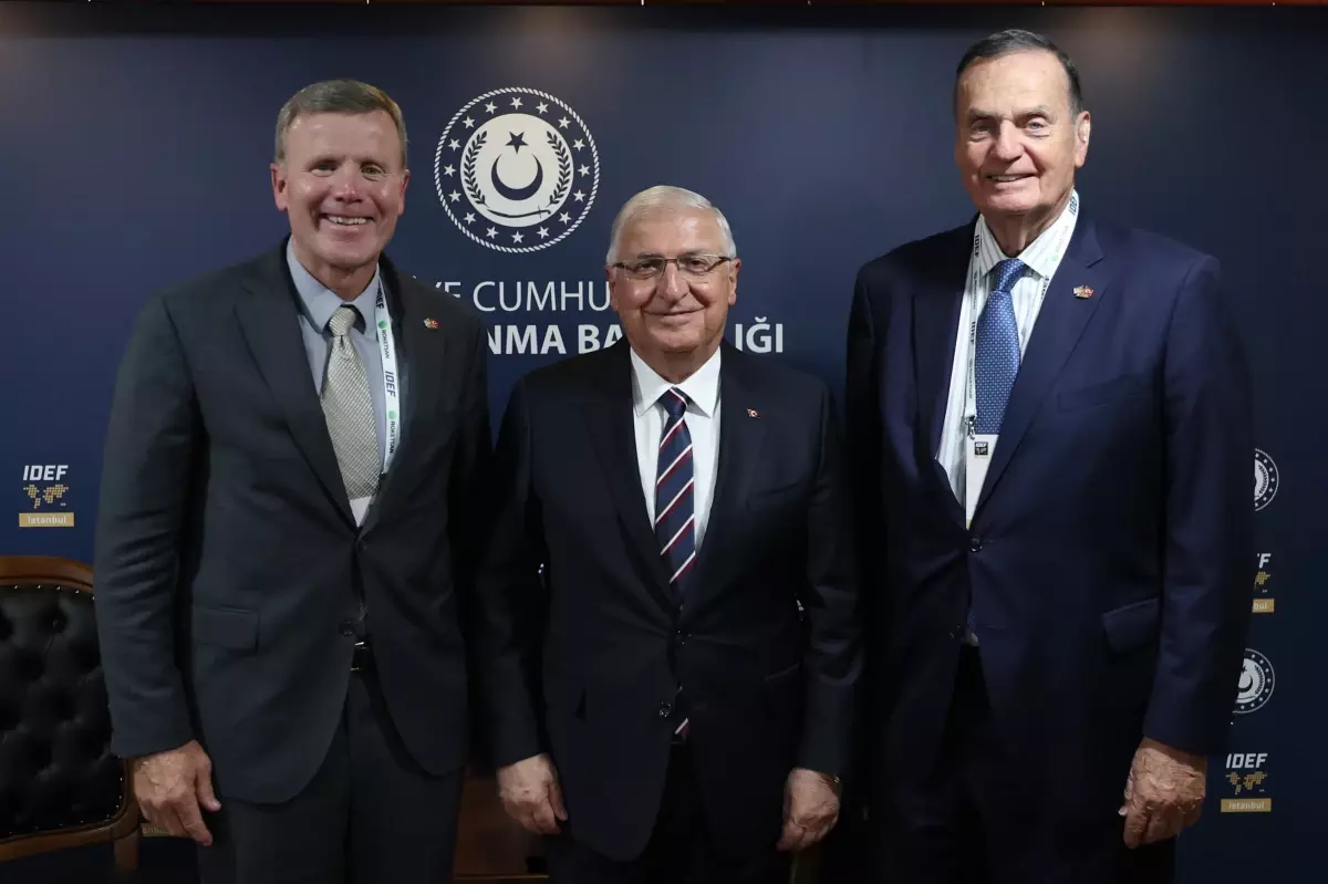 Bakan Güler, IDEF 2025 Fuarı'nda Önemli Görüşmeler Yaptı