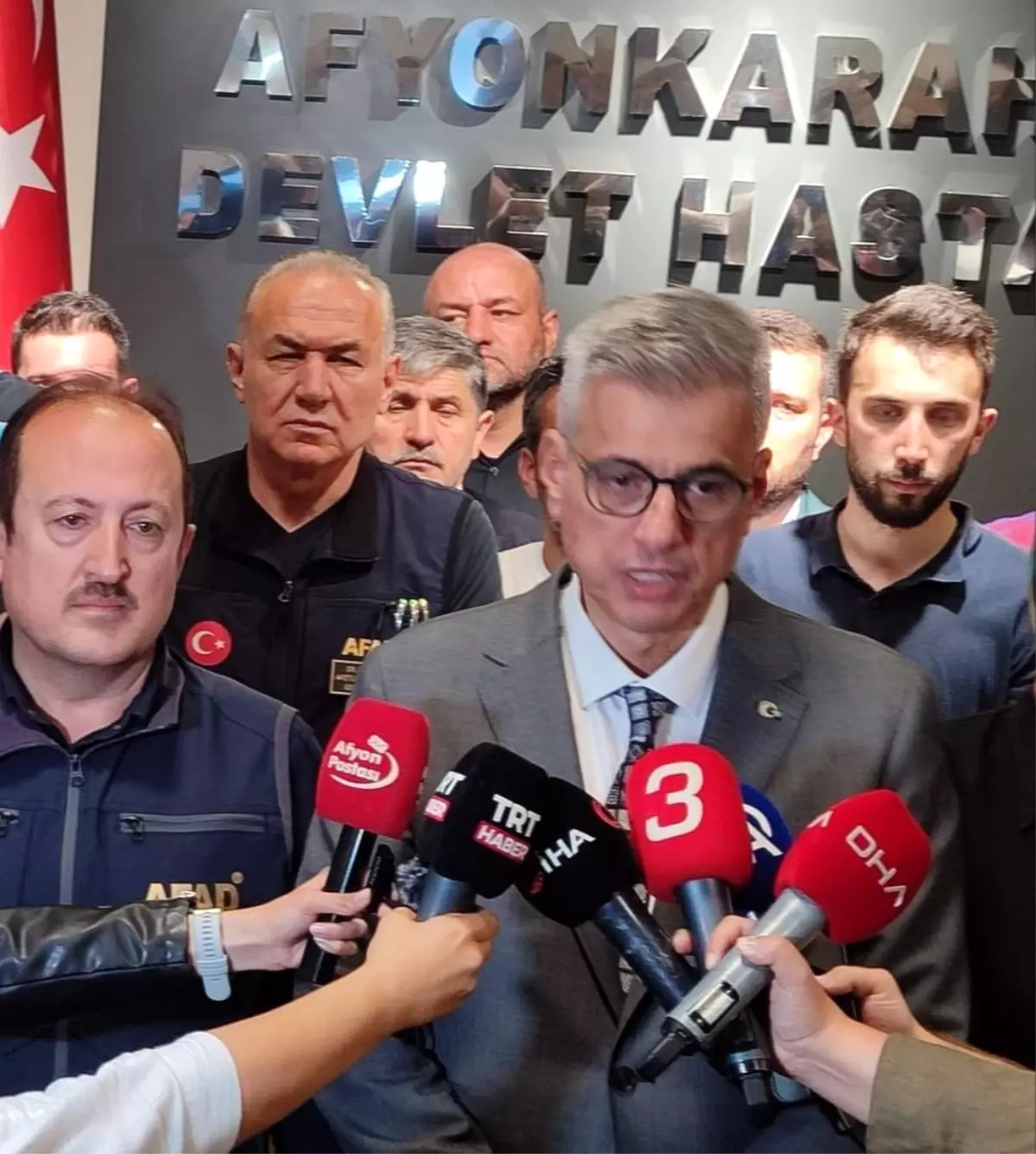 Bakan Memişoğlu yangın faciasında yaralanan kişileri ziyaret etti