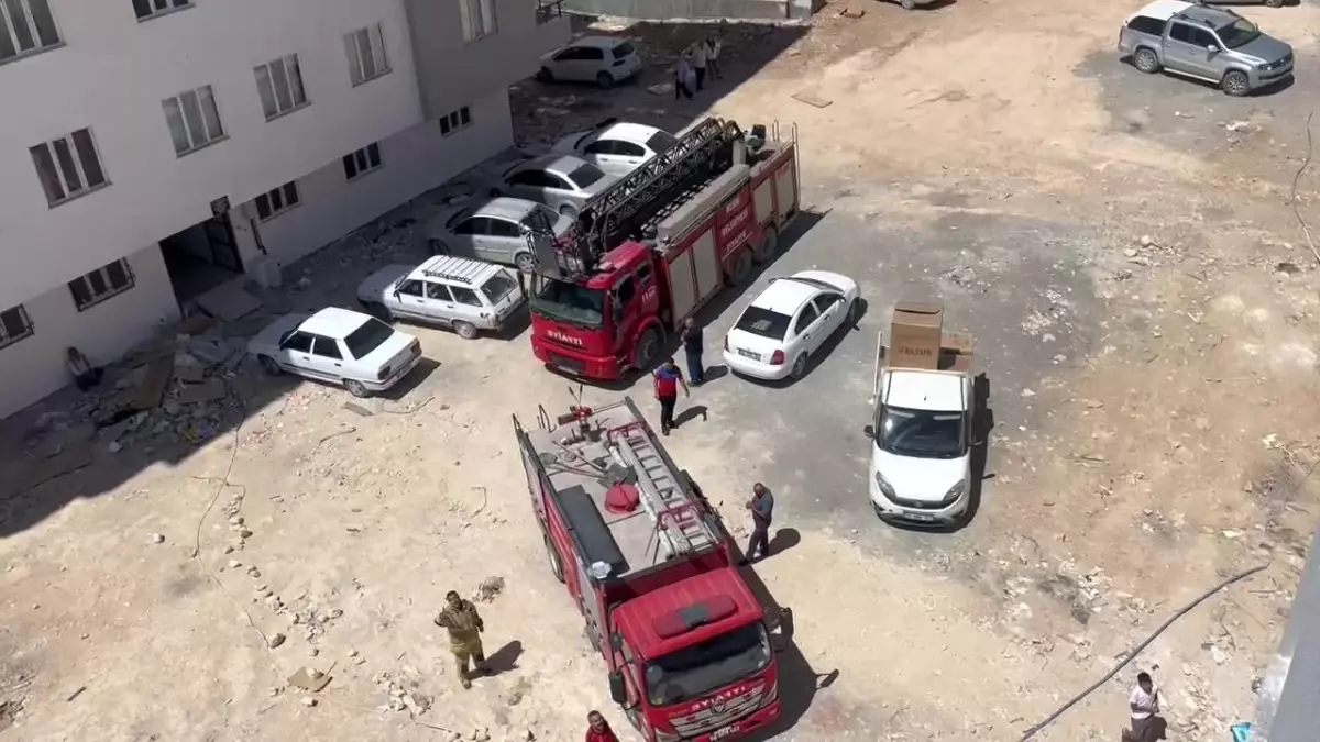 Adıyaman'da Bir Apartman Balkonunda Yangın Çıktı