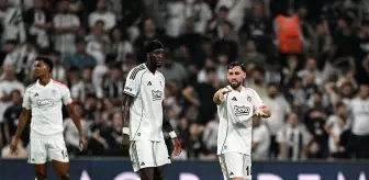 Beşiktaş'a yeni yıldızından kötü haber! Sakatlanarak oyundan çıktı