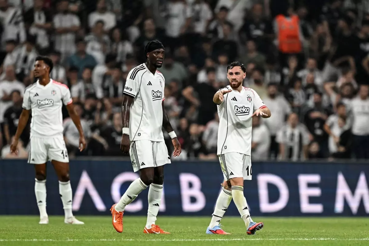 Beşiktaş'a yeni yıldızından kötü haber! Sakatlanarak oyundan çıktı