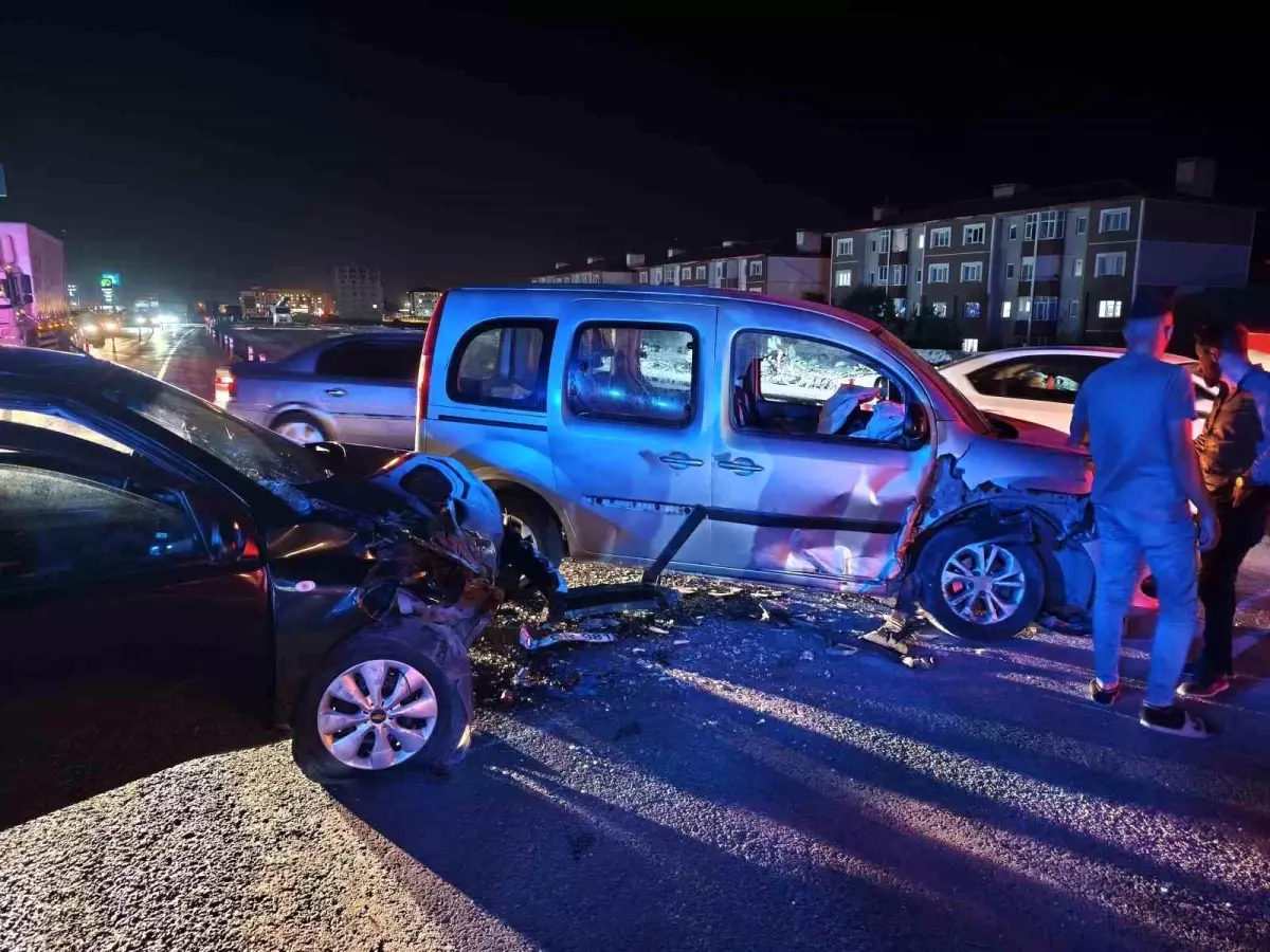 Bitlis'te Trafik Kazası: 14 Yaralı