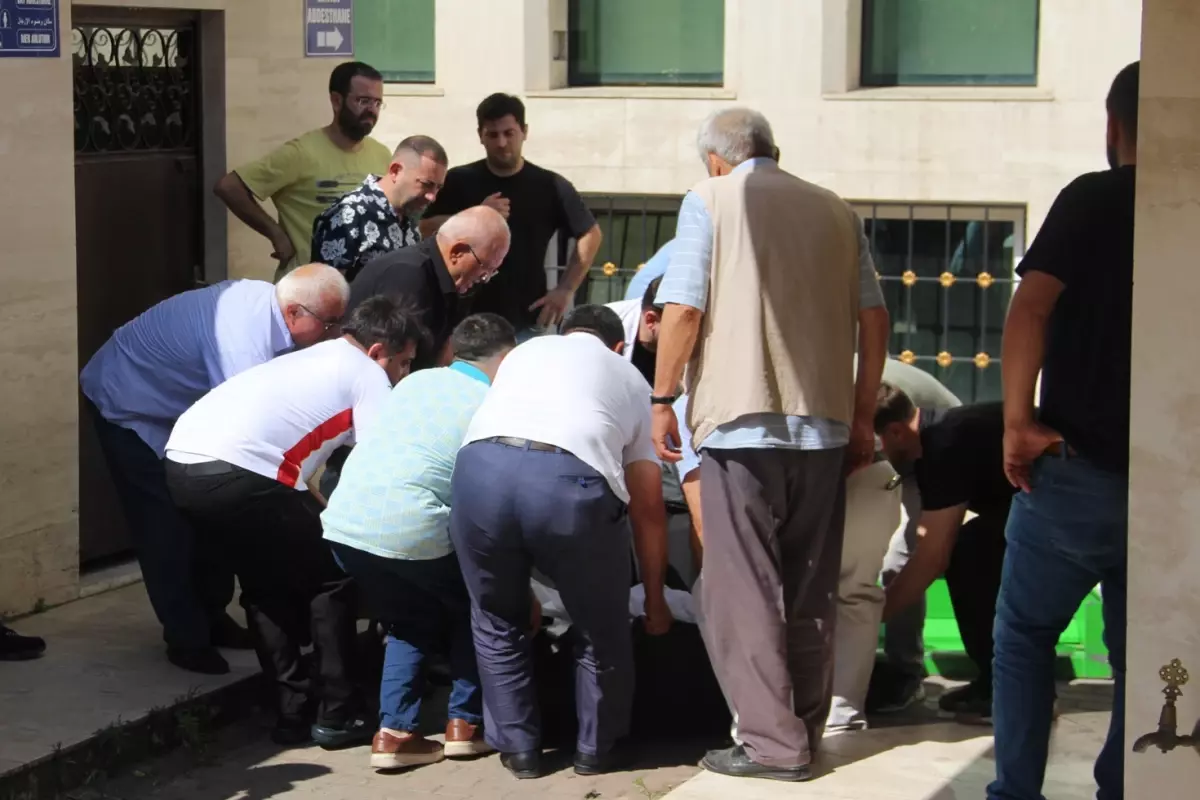 Cami şadırvanında ölü bulundu