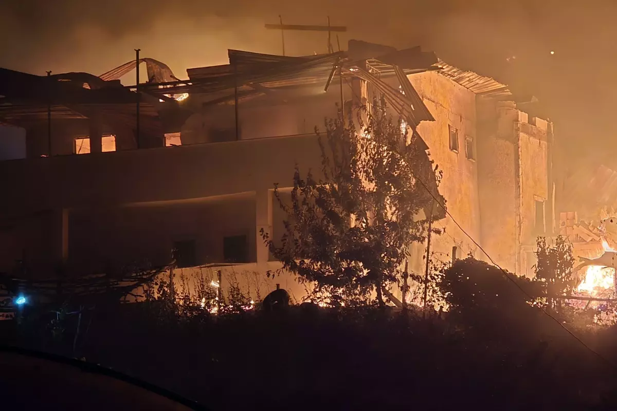 Karabük'te orman yangını: 40 ev yandı, 10 köy tahliye edildi