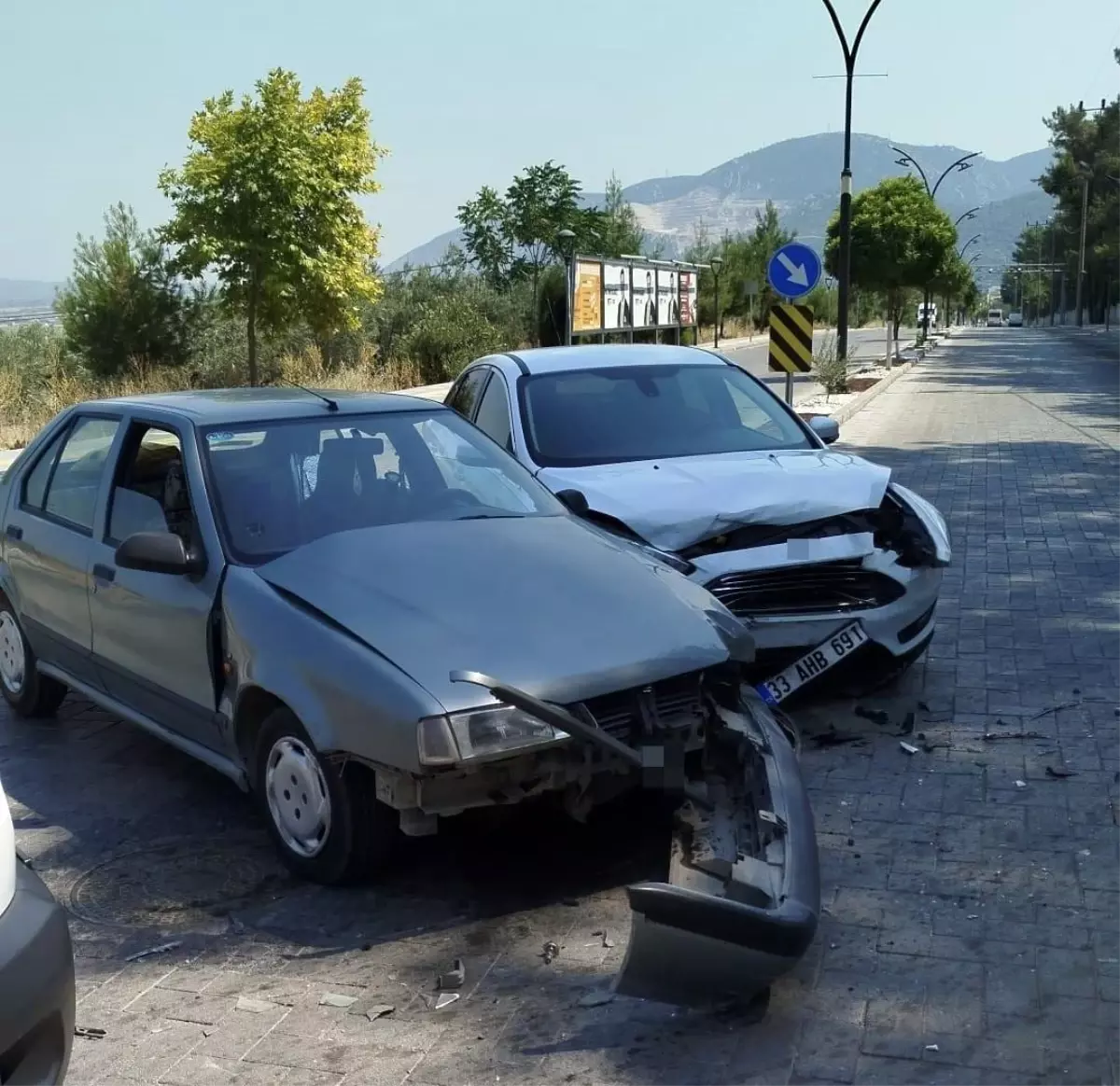Manisa'da Trafik Kazası: 2 Yaralı