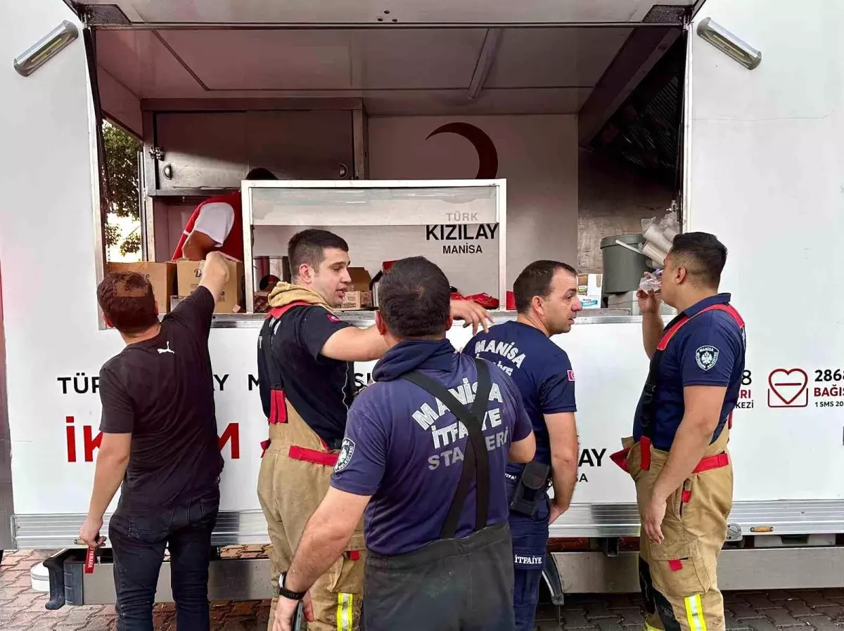Türk Kızılay Yangın Ekiplerine ve Vatandaşlara Destek Sağladı